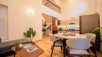 Villa, 4 Schlafzimmer, Balkon | Speisen