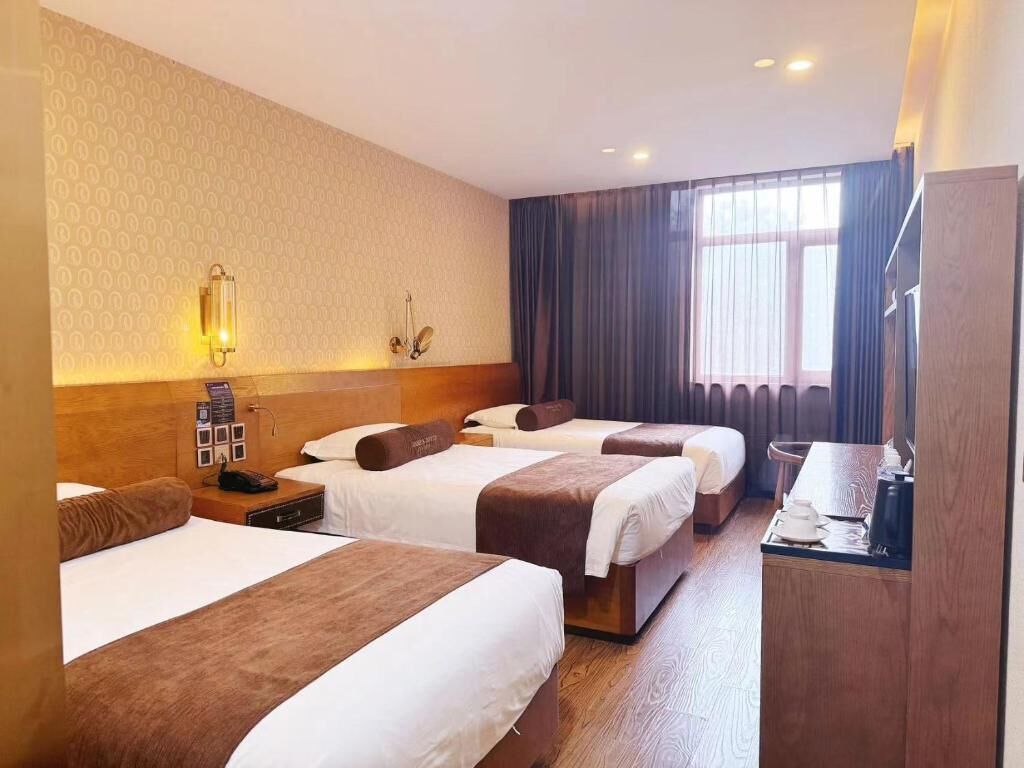 Dreibettzimmer, Terrasse, Stadtblick