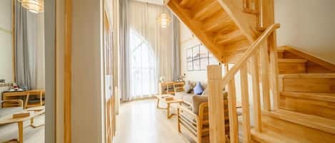 Chambre double, patio, vue sur la ville | Intérieur