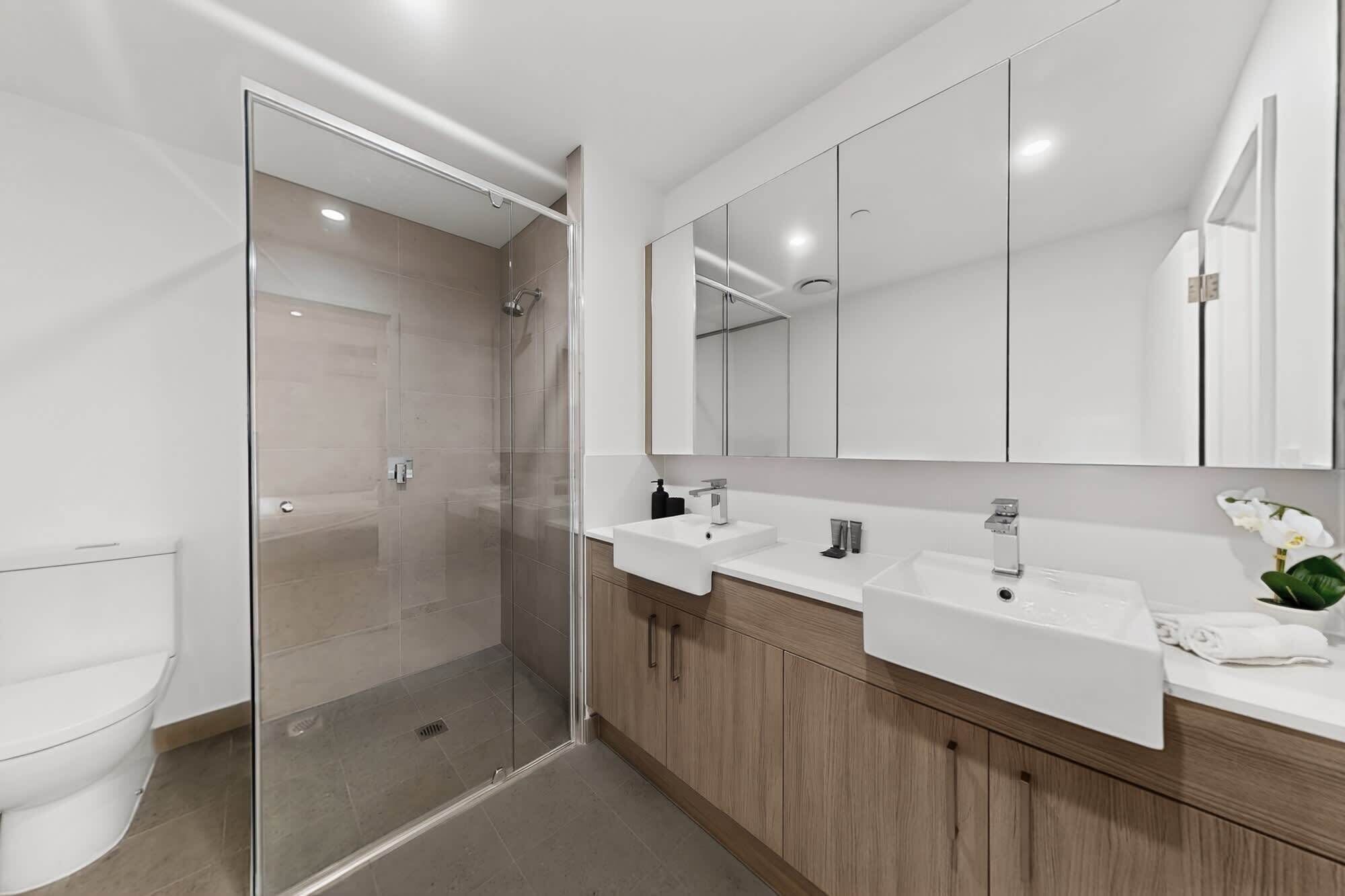 Shower, towels, shampoo
