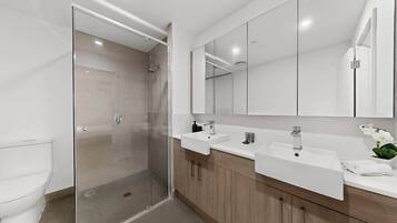 Shower, towels, shampoo