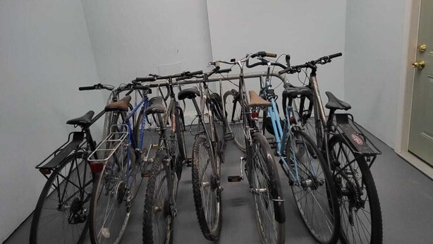 Imagen sin descripción, 1 de 16, botón