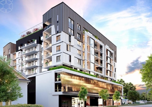 Newly Built 3 Bed Apartment with Onsite Parking