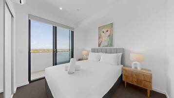 2 bedrooms, iron/ironing board, bed sheets