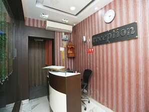 House | Reception - Collection O Chanakya National Patna (Patna)