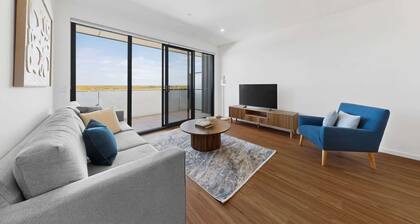 Stylish New Apt near Westfields with Parking