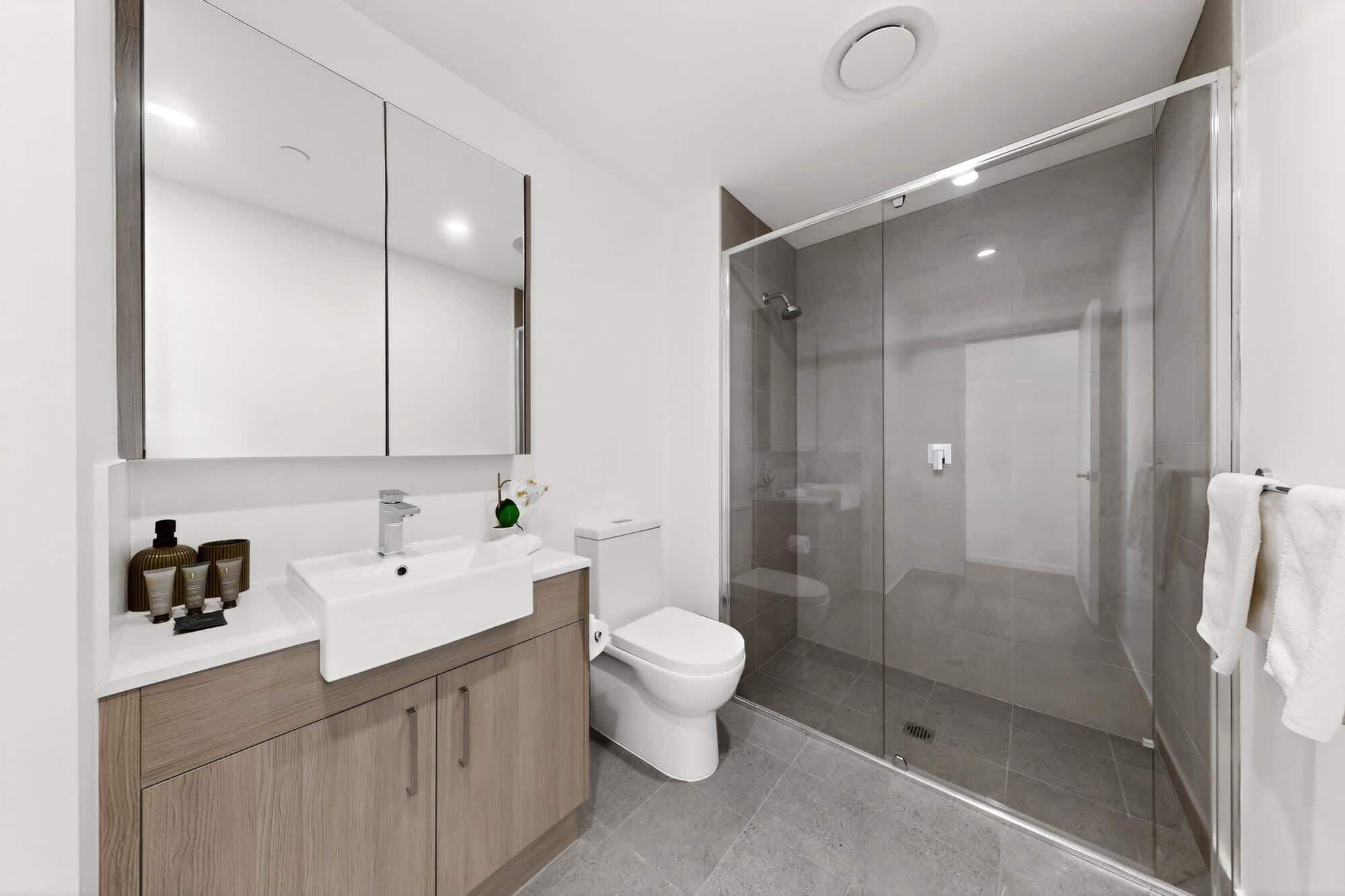 Shower, towels, shampoo