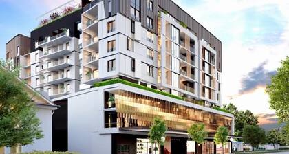 Bright Newly 2 Bed Apartment with Balcony Views