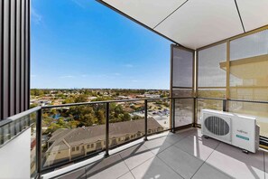 Property grounds - Bright Newly 2 Bed Apartment with Balcony Views (Cannington)