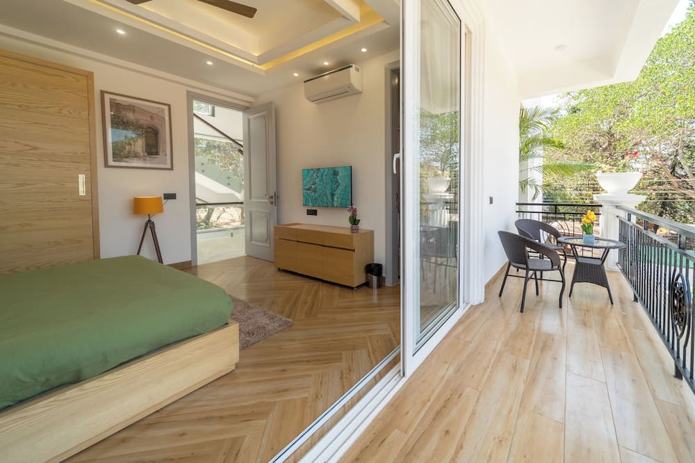 ELIVAAS Fernweh 4 BHK with Pool