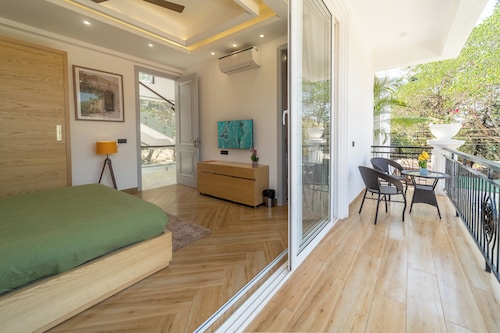 ELIVAAS Fernweh 4 BHK with Pool
