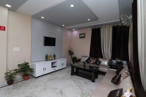 House | Living room - Collection O Chatrapati Shivaji Bus Terminal (Chhatrapati Sambhajinagar)