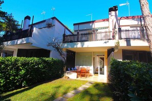 Exterior - Holiday flat with air conditioning and terrace (Lignano Sabbiadoro)