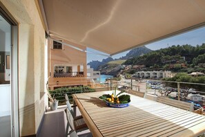 Outdoor dining - Apartment 'Nuria' with Private Terrace, Wi-Fi and Air Conditioning (Cala de Sant Vicenç)