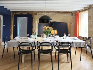 Dining - 6 bedroom accommodation in Ponteland (Ponteland)
