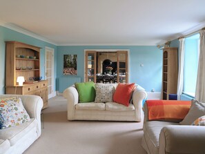 TV, fireplace - 6 bedroom accommodation in Ponteland (Ponteland)