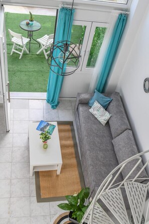 TV - Kalimera Beach Apartment 2 – Town Experience : (Rethymno)