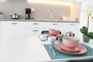 Fridge, coffee/tea maker, electric kettle, toaster - Kalimera Beach Apartment 1 – Town Experience (Rethymno)