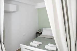 Iron/ironing board, free WiFi, bed sheets - Kalimera Beach Apartment 1 – Town Experience (Rethymno)