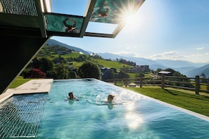 Outdoor pool, open 7:00 AM to 8:00 PM, pool umbrellas, pool loungers - Hotel AUI (Rio di Pusteria)