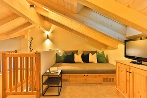 Deluxe Studio Suite, Balcony, Mountain View | Interior - Hotel AUI (Rio di Pusteria)