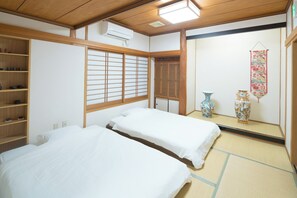 2 bedrooms, desk, free WiFi, bed sheets - 2nd floor no meals included Up to 8 people  Ex / Kagoshima City Kagoshima (Kagoshima City)