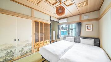 4 bedrooms, desk, iron/ironing board, free WiFi
