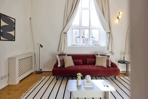 Living area - St Gabriel's Loft Apartment (London)