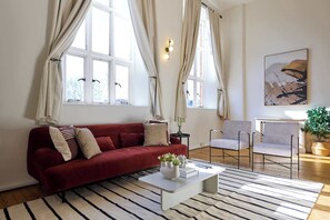 Living area - St Gabriel's Loft Apartment (London)