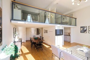 Dining - St Gabriel's Loft Apartment (London)
