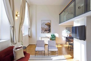 TV, offices - St Gabriel's Loft Apartment (London)