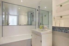 Shower - St Gabriel's Loft Apartment (London)