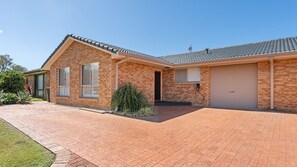 Exterior - The Salty Seahorse - Beach Retreat (Fingal Bay)