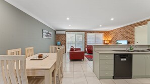 Interior - The Salty Seahorse - Beach Retreat (Fingal Bay)