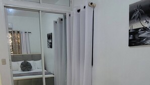 1 室のベッドルーム、アイロン / アイロン台、インターネット、ベッドシーツ