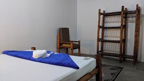 1 bedroom, iron/ironing board, Internet, bed sheets - Kay's Place Train House Colonel tours (Zanzibar)