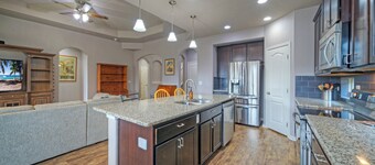 Spacious Retreat + Game Room + Outdoor Dining + Near Beach and Downtown | Rhumba