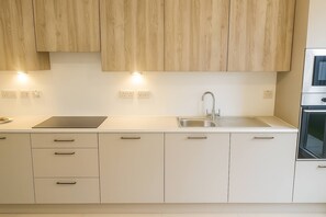 Fridge, microwave, stovetop, toaster - Cozy & Peaceful Retreat Near Dublin City (Dublin 22)