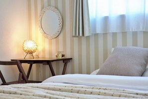 4 bedrooms, desk, iron/ironing board, free WiFi - 1 hour from the airport  11 minutes to the beach  / Nago City Okinawa (Nago City)