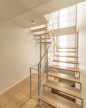 Interior - Opening November 30 2025Flower Base Sakura 5mi / Fukuoka City Fukuoka (Fukuoka City)