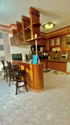 Private kitchen - LENS STAYCATION PANABO 3BDR 2BR KTCHN (Panabo)