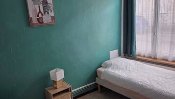 2 bedrooms, WiFi, bed sheets