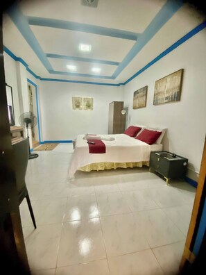 1 bedroom, iron/ironing board, Internet, bed sheets - Lens Staycation DwnstrS 1BDR 1BR  KTCHN Wifi &Netflix (Panabo)