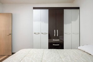 2 bedrooms, iron/ironing board, Internet, bed sheets - Cozy 2BR - Heart of Barranco - Walk to Everywhere (Barranco)