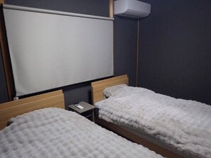 2 bedrooms, desk, free WiFi, bed sheets