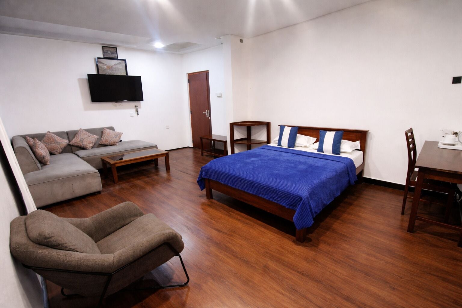 Executive Suite | Living area