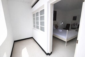 Standard Tek Büyük Yataklı Oda, Balkon, Şehir Manzaralı | Güneşlik/perde, ses yalıtımı, ütü/ütü masası 