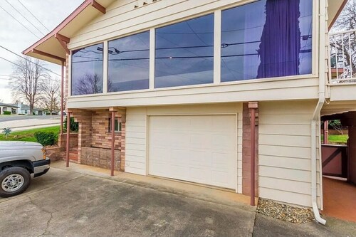 Charming Studio. Private/Quiet Equipped for Traveling Professionals.