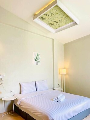 Estudi clàssic, balcó, vistes a la ciutat