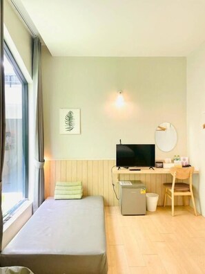 Estudi clàssic, balcó, vistes a la ciutat